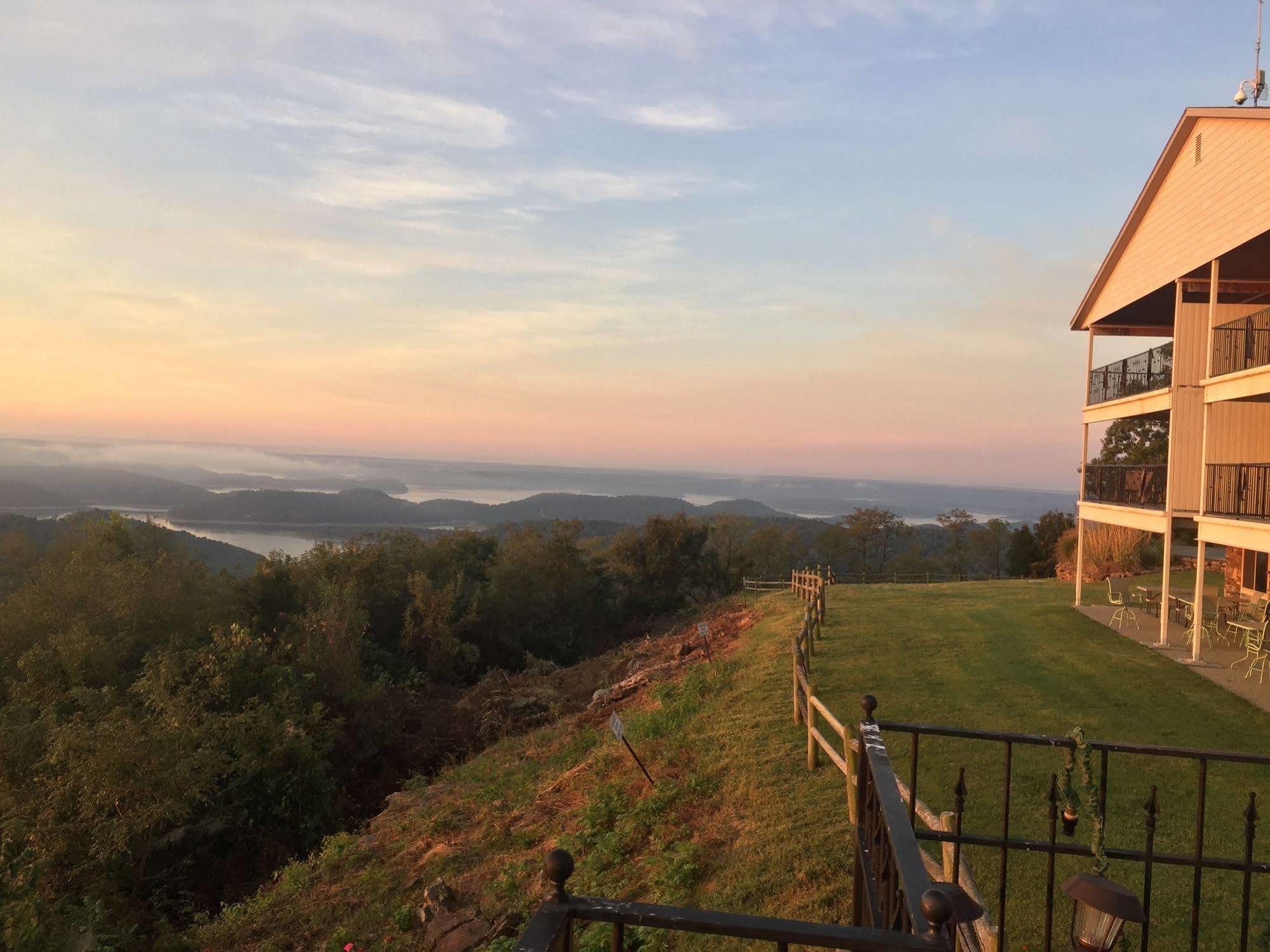 Whitney Mountain Lodge Lost Bridge Village ภายนอก รูปภาพ